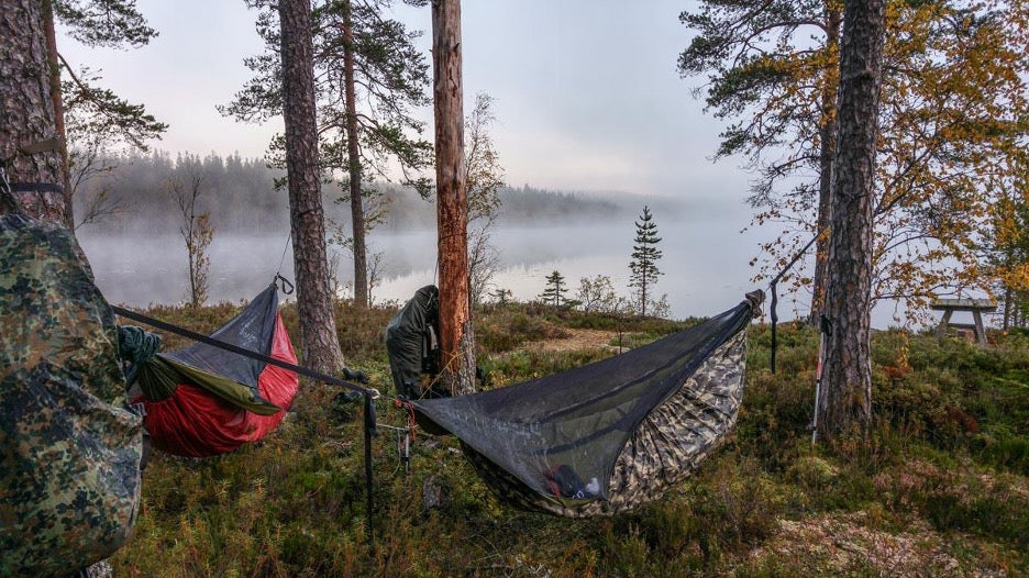 <p data-mce-fragment="1"><b data-mce-fragment="1">Does Camping in a Hammock Keep You Warmer Than Camping in a Tent?</b></p> <p data-mce-fragment="1"> </p>